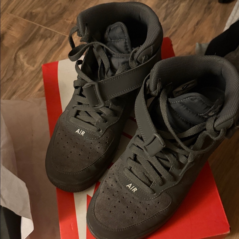 Men's Gray Athletic Shoes